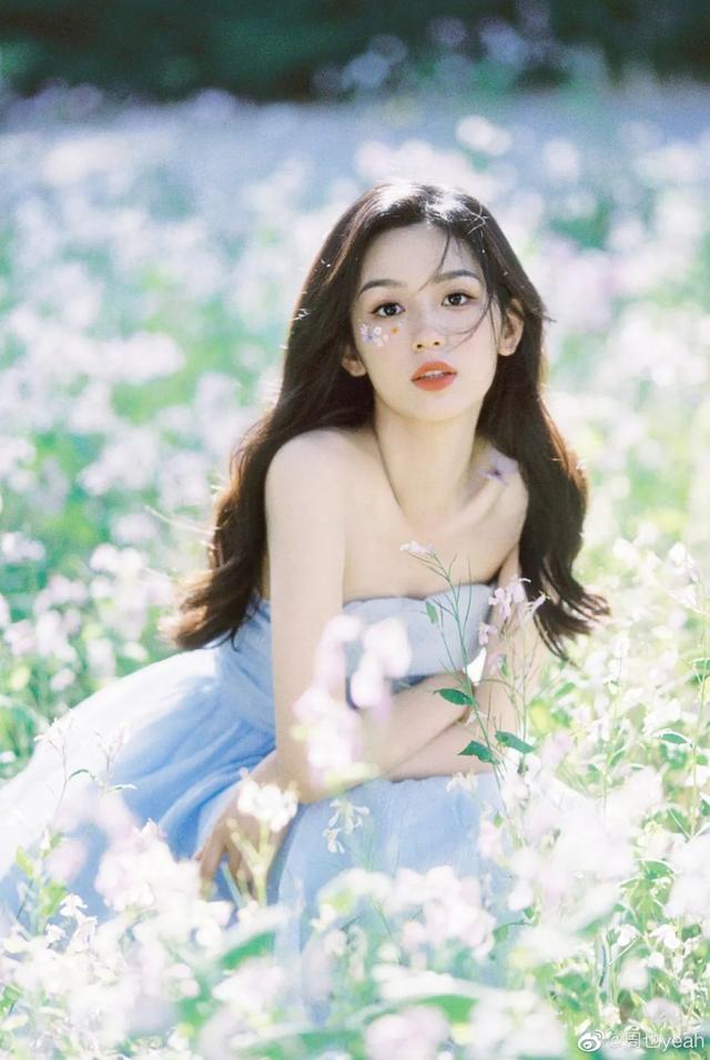 显得头发多的发型？4款让发量翻倍的发型