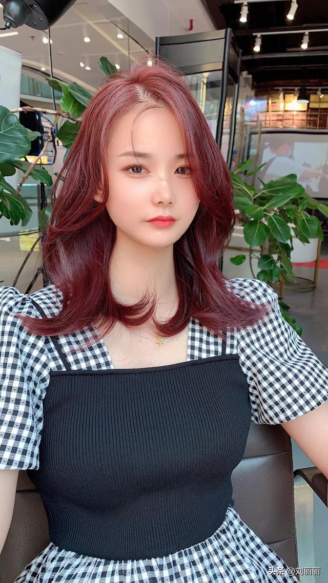 女性卷发发型图片大全？最好看的波波头烫发女生
