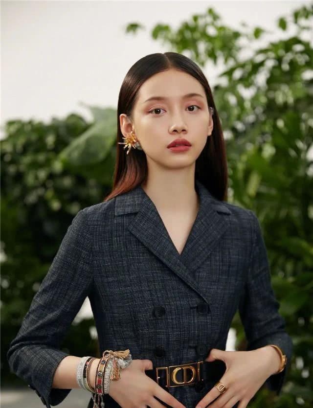 圆脸适合的发型图片女？5款圆脸女生最适合的发型