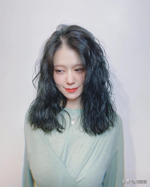 女性卷发发型图片大全？最好看的波波头烫发女生