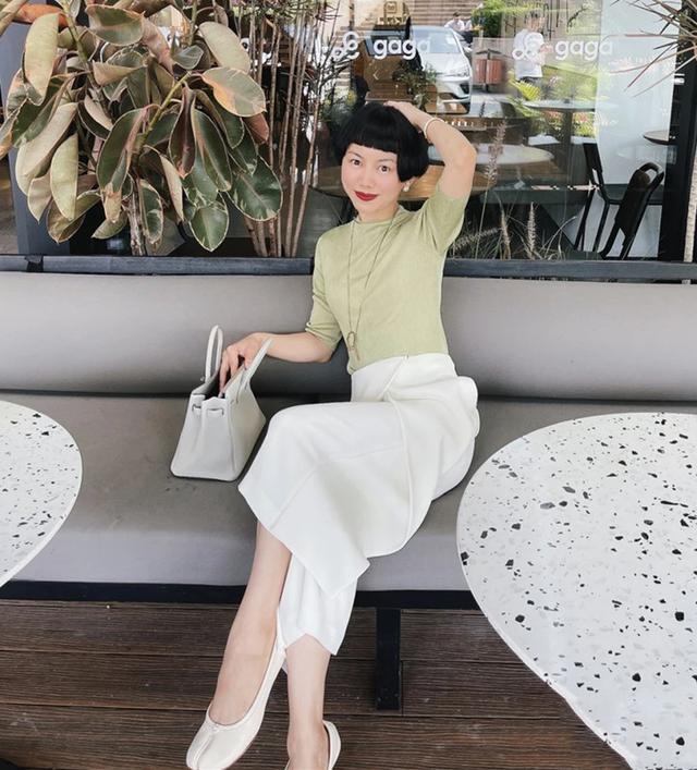 蘑菇头发型图片女短发？博主蘑菇头配优雅穿搭