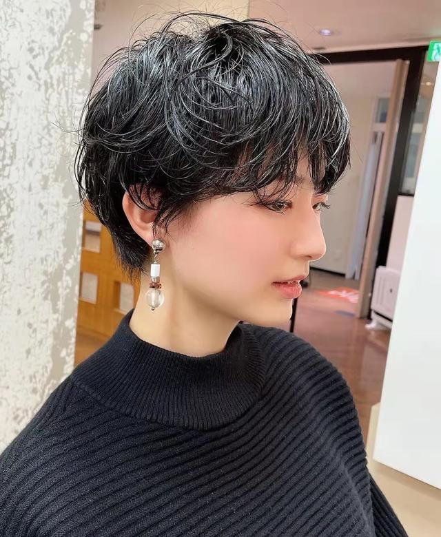 各种女发型图片及名称？10款只烫型不烫卷的发型