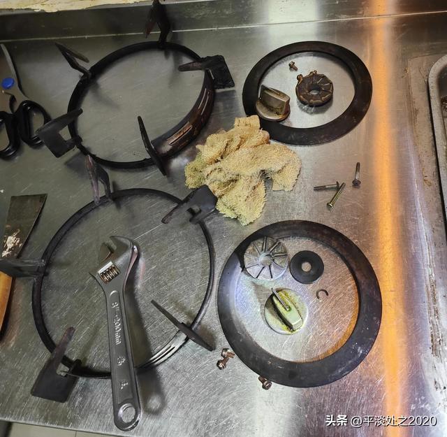 燃气灶火小怎么办图解？燃气灶火焰变小解决方法