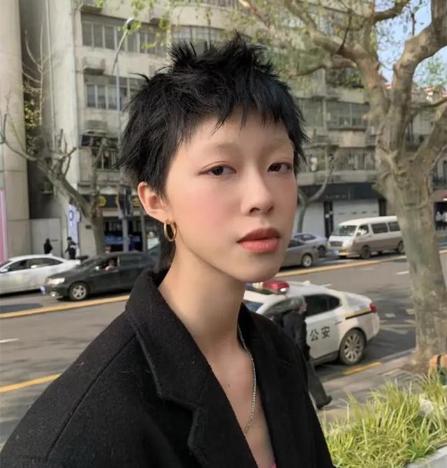 新潮短发发型女图片？最新款时尚超短发