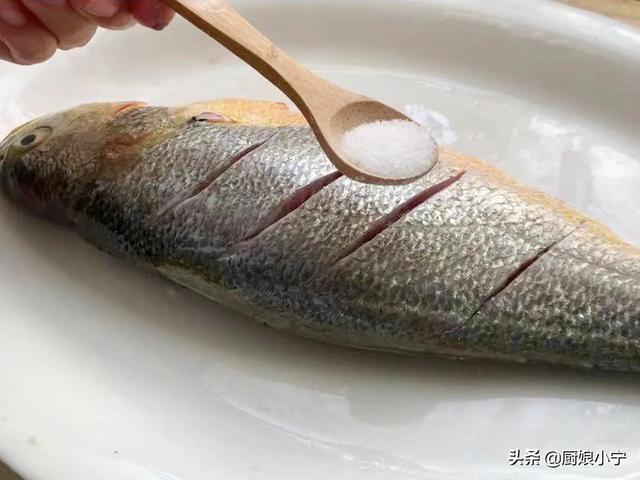 怎么样煎鱼不粘锅？煎鱼不粘锅不破皮的正确做法