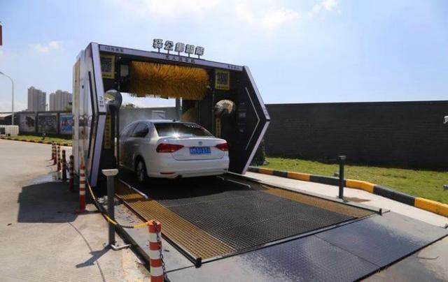 自动洗车机会不会伤汽车油漆？加油站免费自动洗车机伤车漆吗