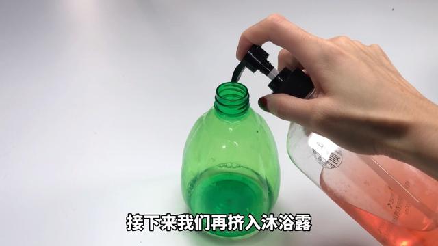 怎样水洗羽绒服简单又干净？洗羽绒服最好的方法操作步骤
