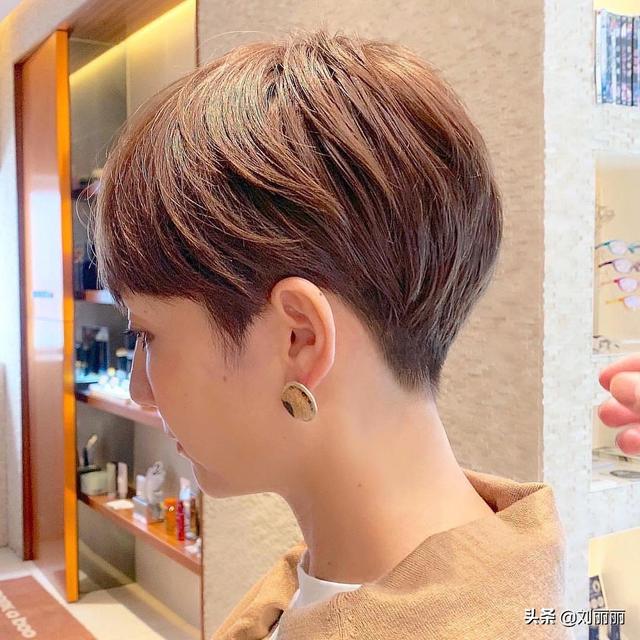 女士短卷发发型图片？推荐最火发型15款