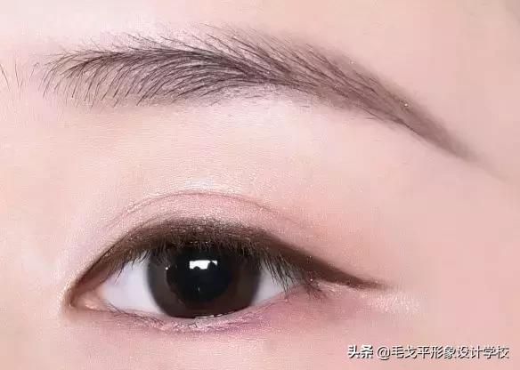 怎么样画好眼线才好看？详细新手眼线教程