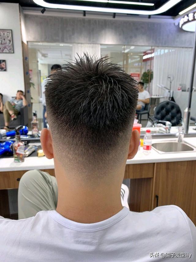 发型男2020潮流图片？16款发型为你演绎