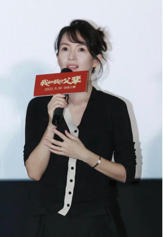 章子怡刘海发型图片？章子怡简约知性穿搭图片