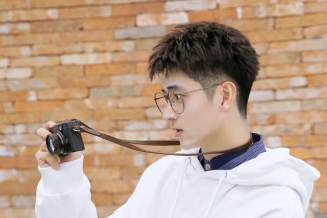 好看的男生发型图片？男生好看的发型清爽又好看 