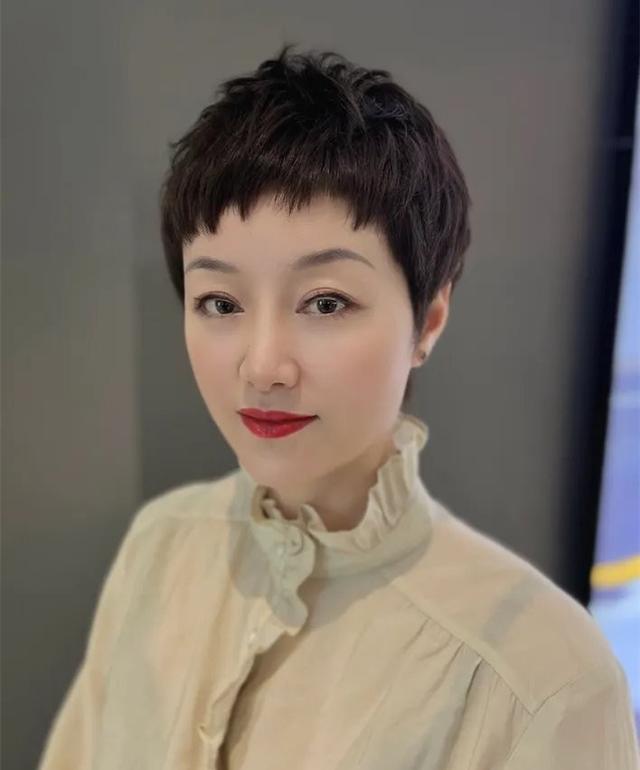 新潮短发发型女图片？最新款时尚超短发