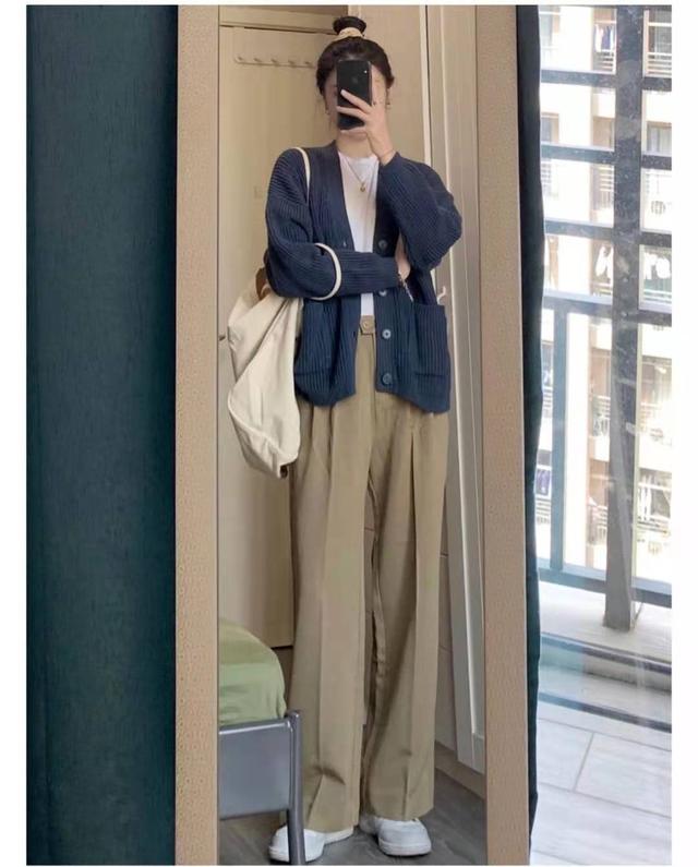 卡其色裤子配什么上衣好看？卡其色裤子最佳配色表图片