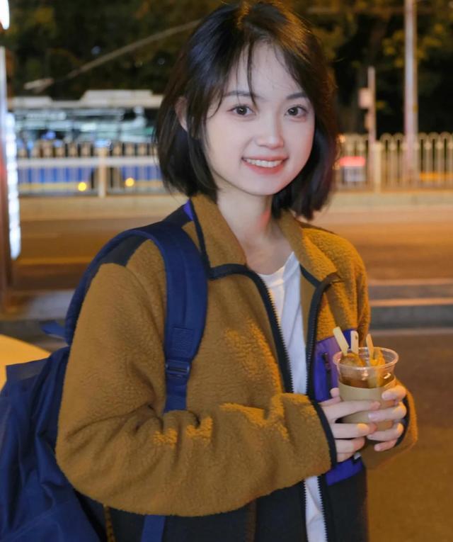 适合大圆脸的短发图片？好看的发型日系短发