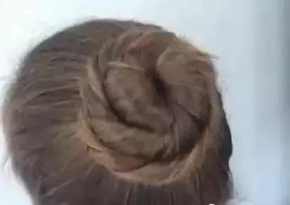 舞蹈盘头的方法有哪些？推荐四种不同的盘头方法