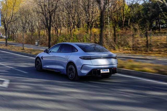 比亚迪海豹新能源汽车报价？海豹比亚迪对标model3