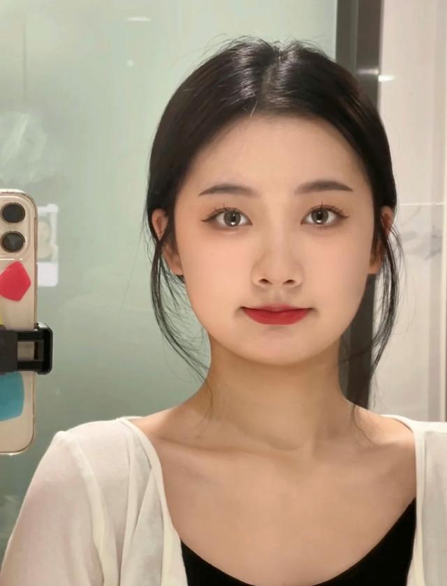 短头发发型图片女圆脸？4个要点让你减龄又显瘦
