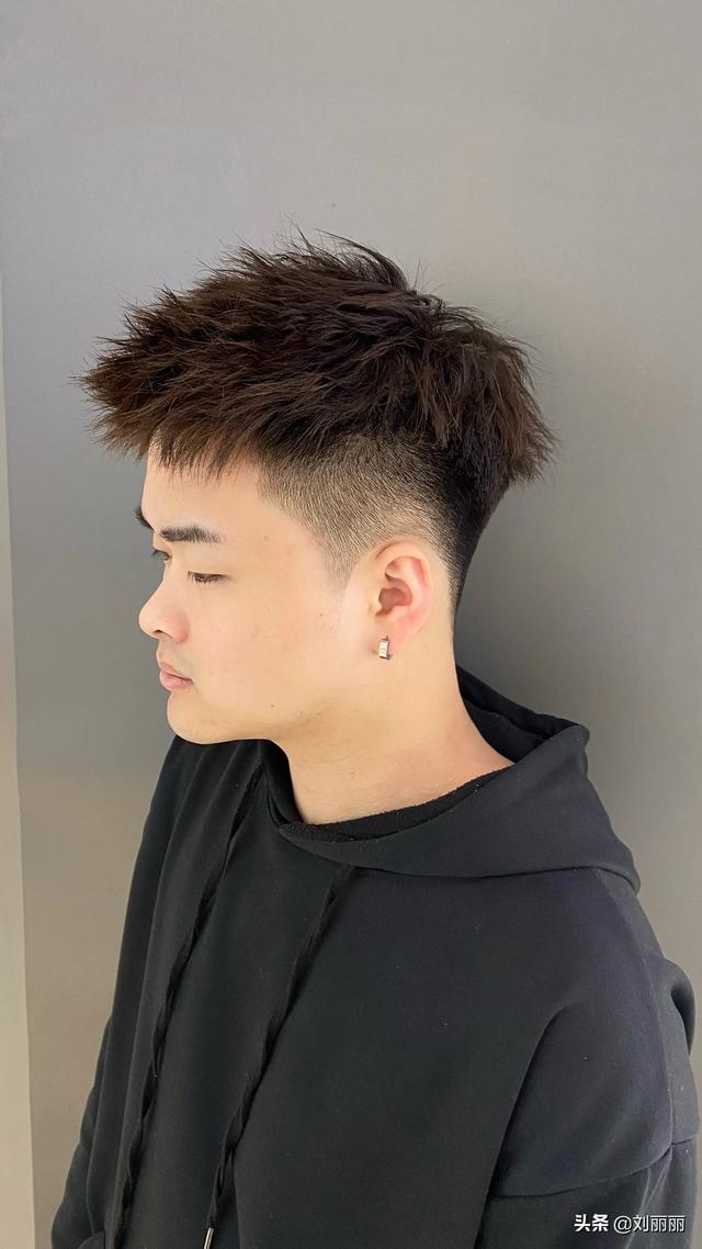 男士流行发型图片？最新款清爽男士发型