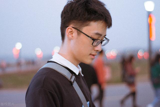 男生清爽短发发型图片？推荐4款男生清爽发型