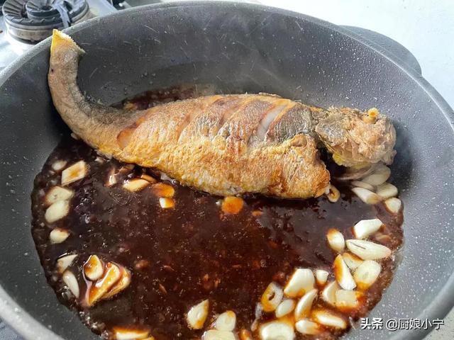 怎么样煎鱼不粘锅？煎鱼不粘锅不破皮的正确做法