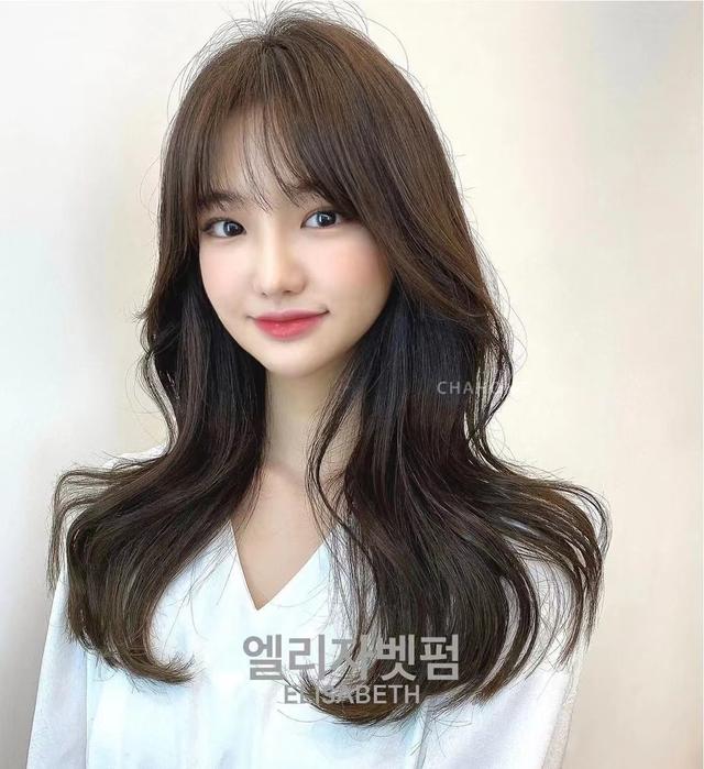 各种女发型图片及名称？10款只烫型不烫卷的发型