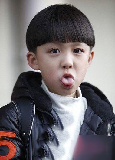 小孩锅盖头发型女图片？10张小孩子盖盖头发型
