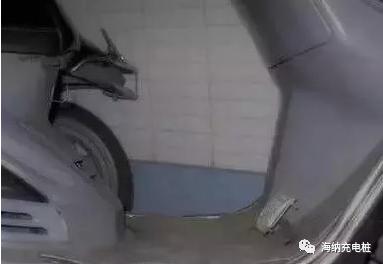 脚刹和手刹区别摩托车？脚刹制动和手刹制动哪个好