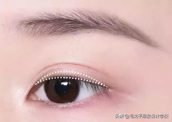 怎么样画好眼线才好看？详细新手眼线教程