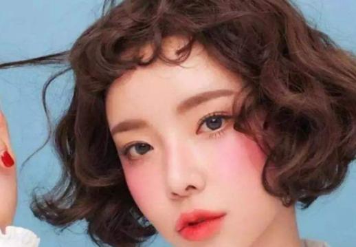 圆脸妹子适合的发型图片？圆脸的人适合什么发型