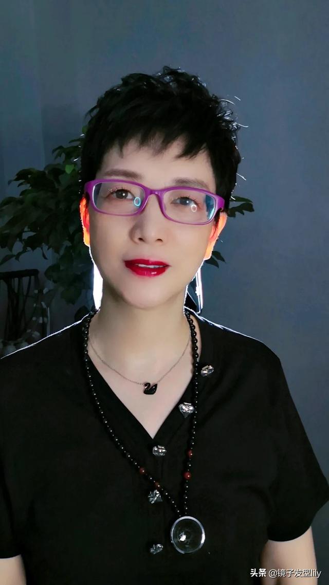 短头发发型图片女？15款很值得尝试