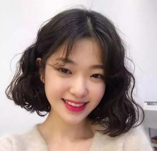 蛋蛋卷发发型图片女？今年流行蛋卷烫发型