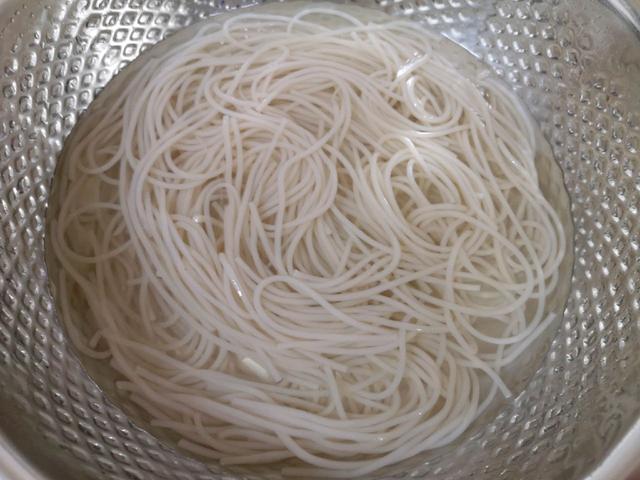 东北粉条怎么做好吃又简单？白菜炖粉条最好吃的方法