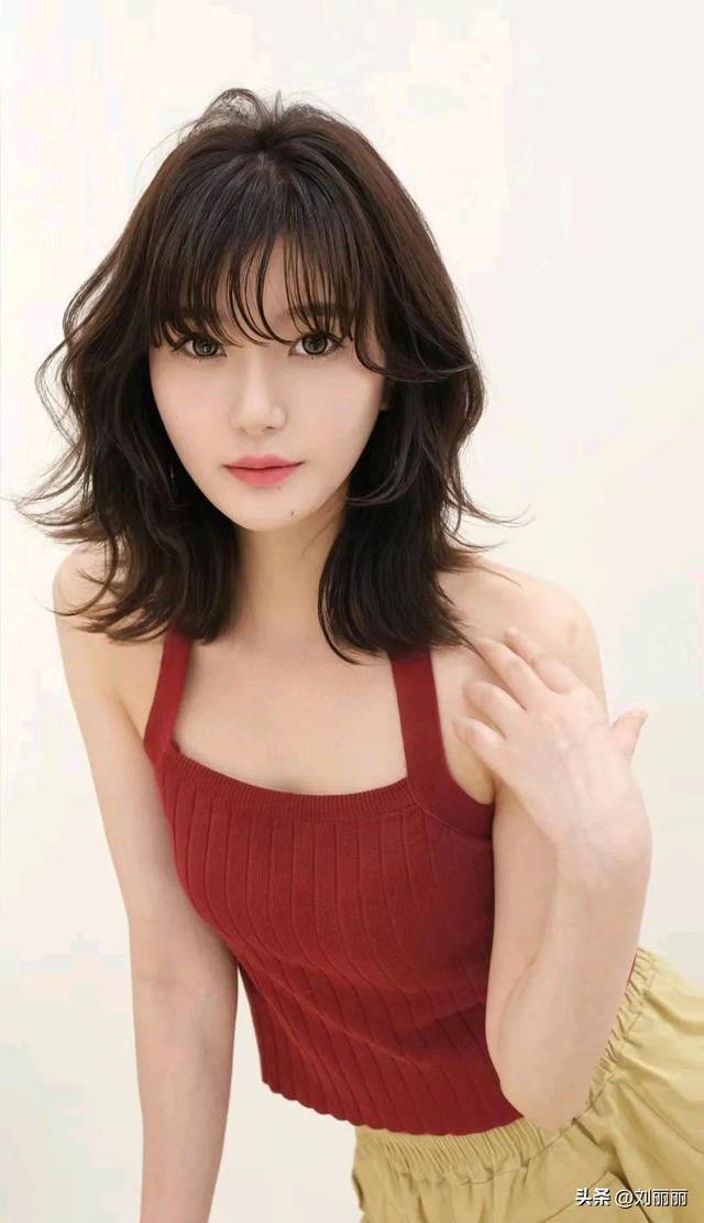 女性卷发发型图片大全？最好看的波波头烫发女生