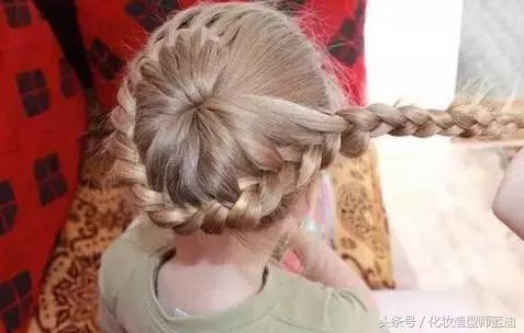 怎样盘发好看又简单？5款优雅盘发教程