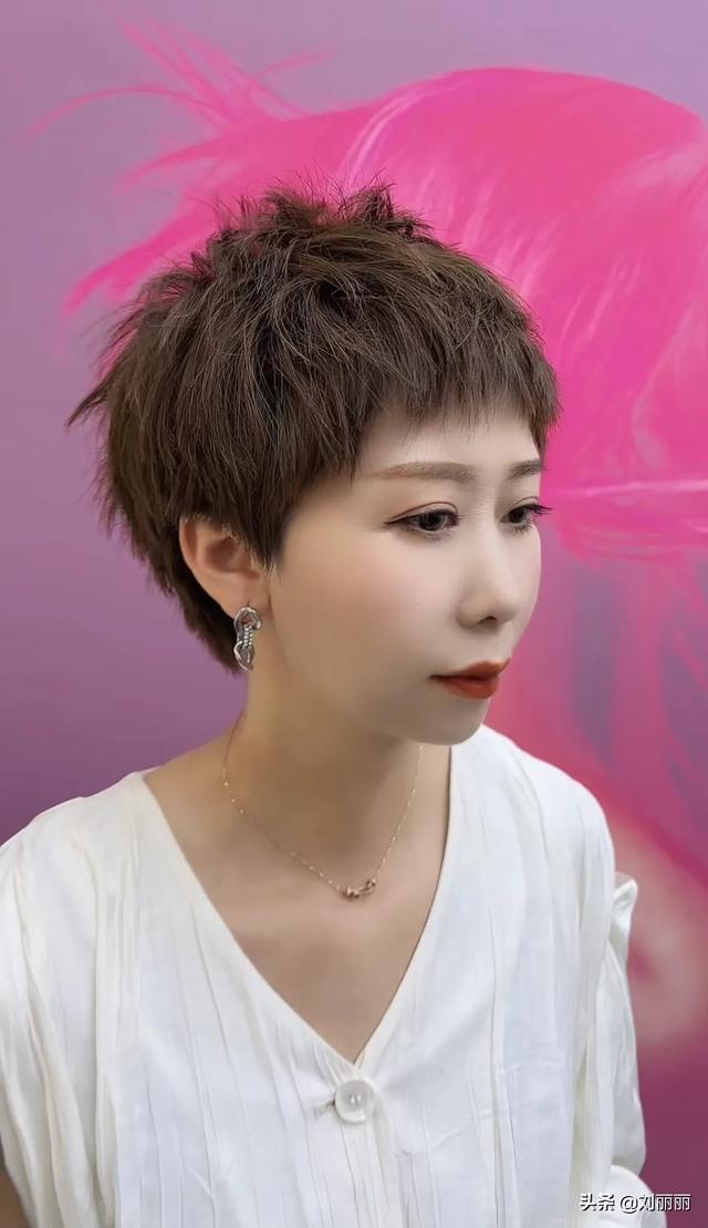 短发发型女图片？4种最火短发送给你