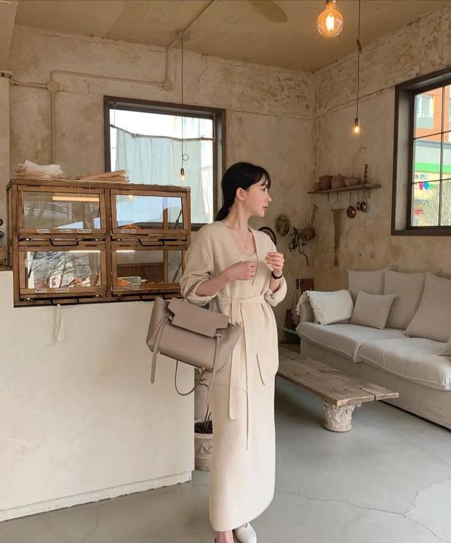 春季时尚女装搭配？春天适合穿的衣服搭配