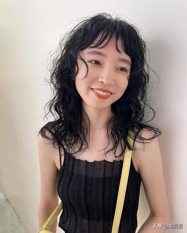 女士短卷发发型图片？推荐最火发型15款