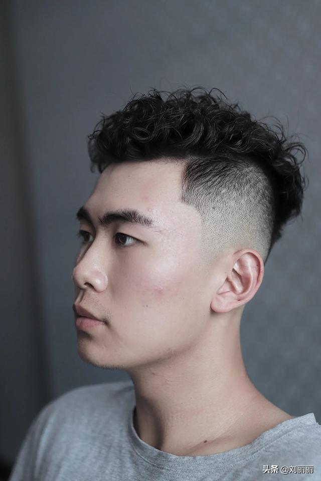男士流行发型图片？最新款清爽男士发型