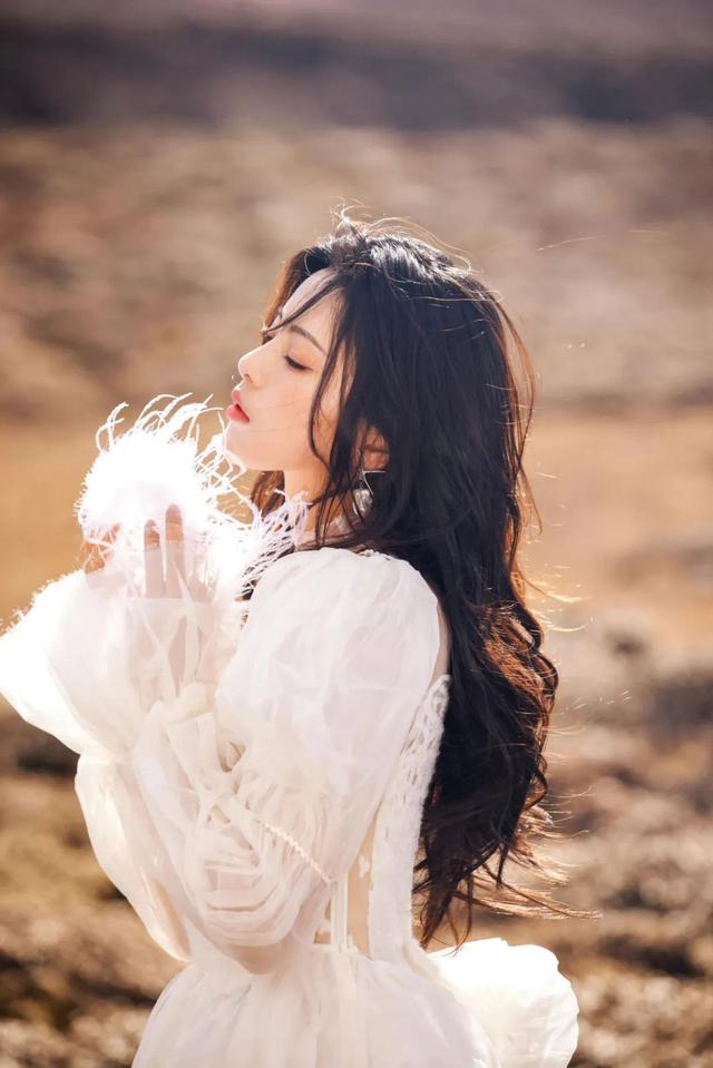 显得头发多的发型？4款让发量翻倍的发型