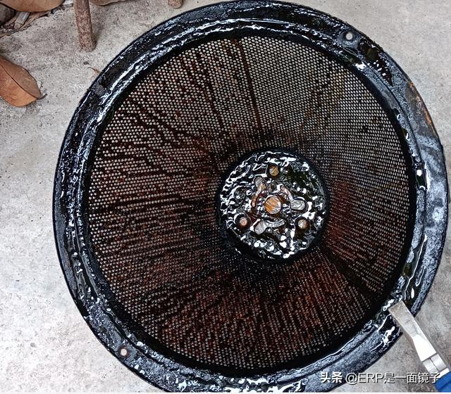 抽油烟机上的老油泥怎么清洗？5分钟彻底清洗油烟机滤网油泥