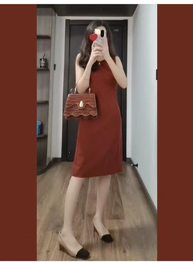 红色连衣裙搭配什么颜色鞋子？红色长款连衣裙配什么鞋子好看