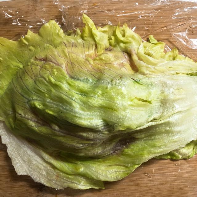 关晓彤蔬菜三明治做法？关晓彤制作三明治的步骤