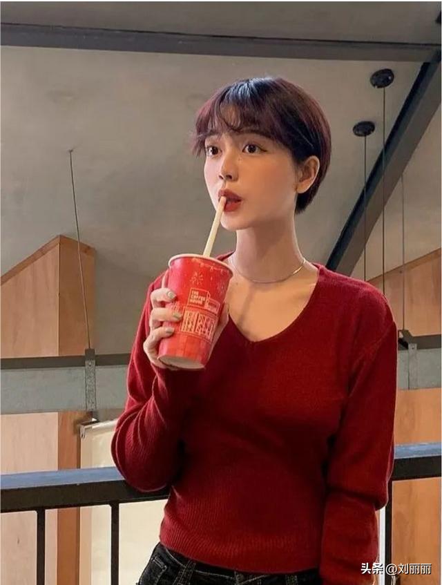 女款短发发型图片？最新款女士时尚短发