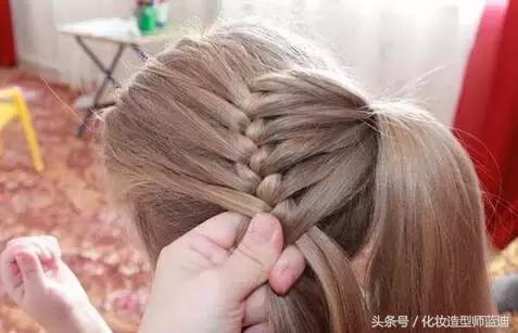 怎样盘发好看又简单？5款优雅盘发教程