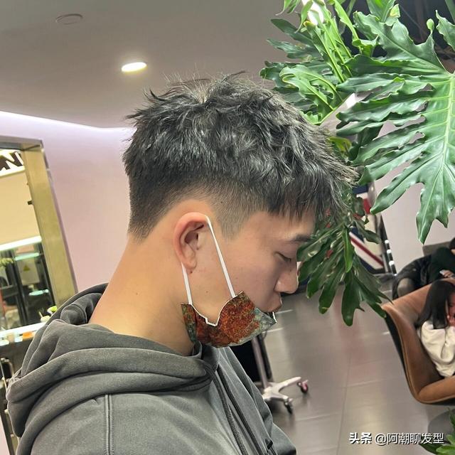 推荐3款潮流又有范儿？潮男最新发型图片