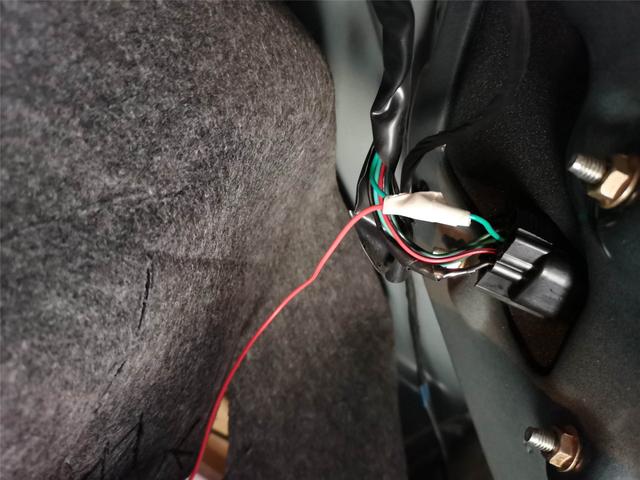 行车记录仪怎么安装？自己安装行车记录仪倒车影像步骤