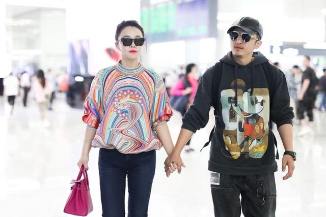 邹市明老婆冉莹颖近照？邹市明和冉莹颖机场穿搭