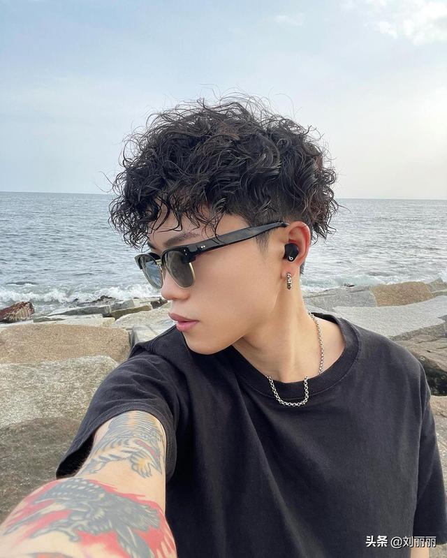 男士流行发型图片？最新款清爽男士发型