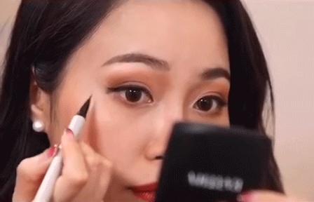 怎么化妆好看？化妆步骤详细图解